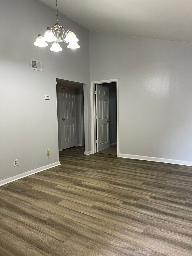 Photo - Stadium Village - 2 Bedroom 1 Bath near UGA & Downtown Athens! Unit 302B