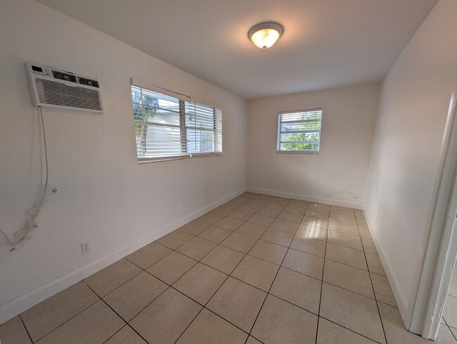 Photo - 140 NW 40th St Unidad #264