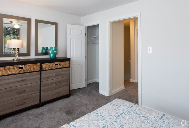 2BR,1.5BA Townhouse - 750 SF