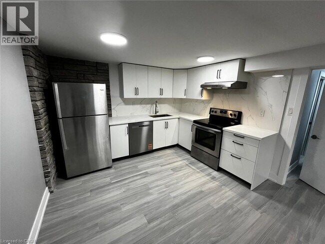 Photo - 3140 Michael Crescent