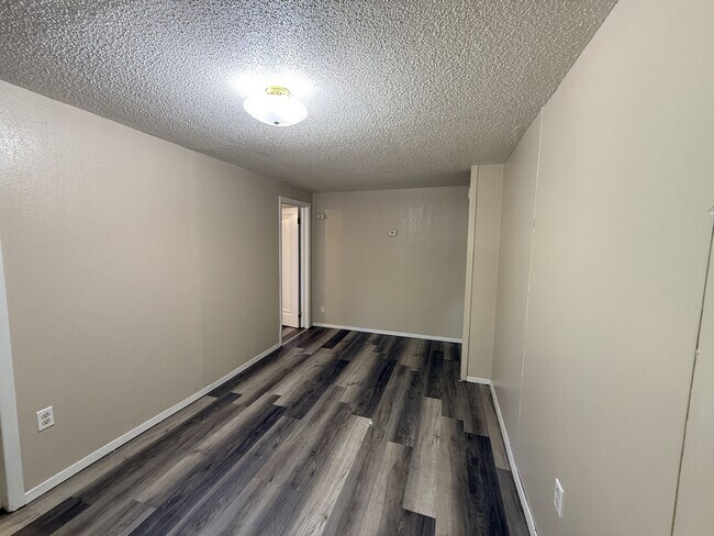 Photo - 218 E 4th St Unidad #2