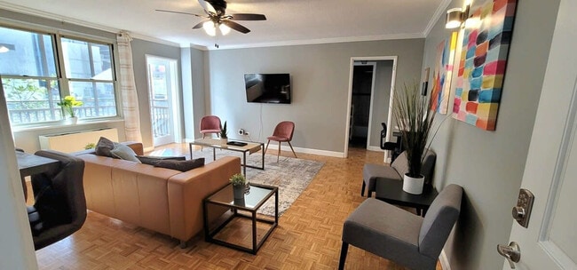 Photo - 300 W Peachtree St NW Unit ID1299424P