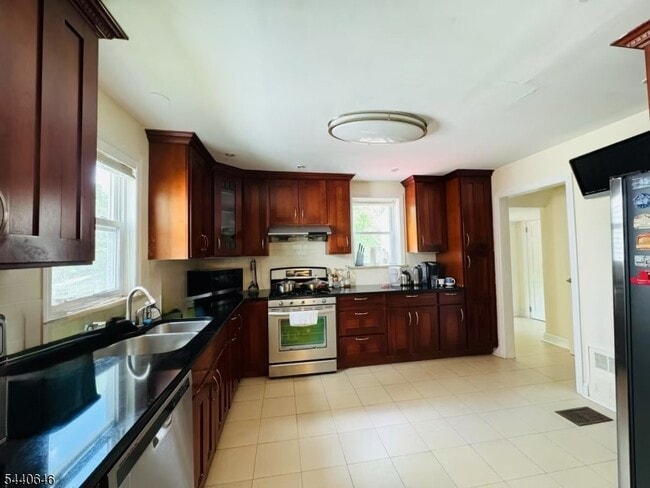 Photo - 44 Greenwood Dr