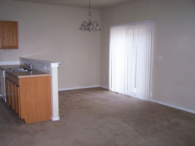 Photo - 3 Bed/2.5 Bath Townhome Style Unit in SW Bend - Attached Garage Unidad 4