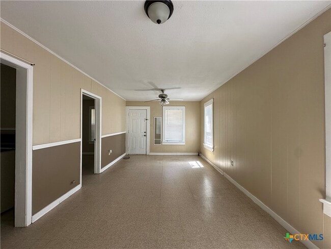 Photo - 908 Pecan St