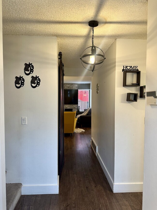 Photo - 9388-9128 128 St