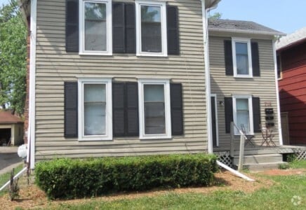 Building Photo - 718 W Ionia St Unit #3 Rental