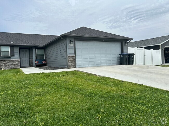 Building Photo - 3 bed, 2 bath Rambler, near Park Orchard. ... Rental