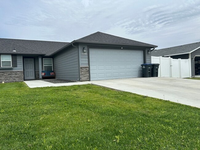3 bed, 2 bath Rambler, near Park Orchard. ... - 3 bed, 2 bath Rambler, near Park Orchard. ... House