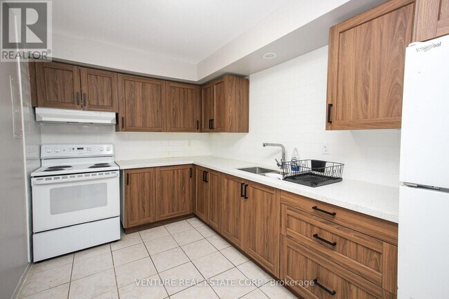 Photo - 4227 Dundas St W Unit 1