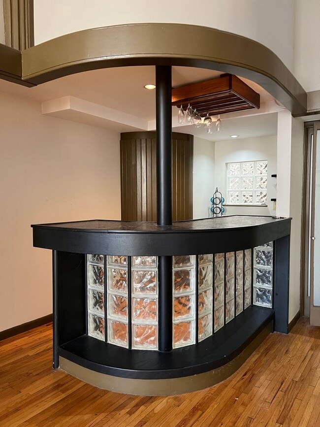 Photo - Executive DOWNTOWN Loft -- 1 bed, 1.5 bath, 1700 sqft!