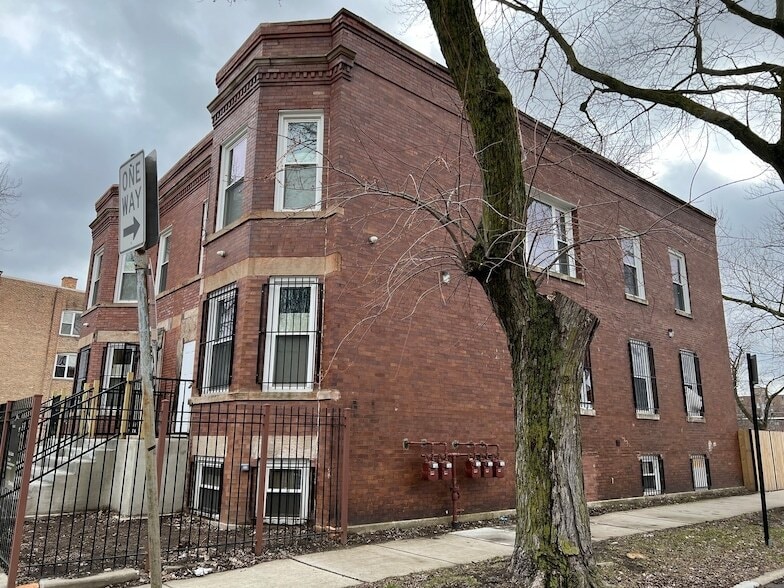 Photo - 6402 S Eberhart Ave Unidad 2S Rental