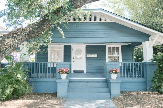 902 W Columbus Dr