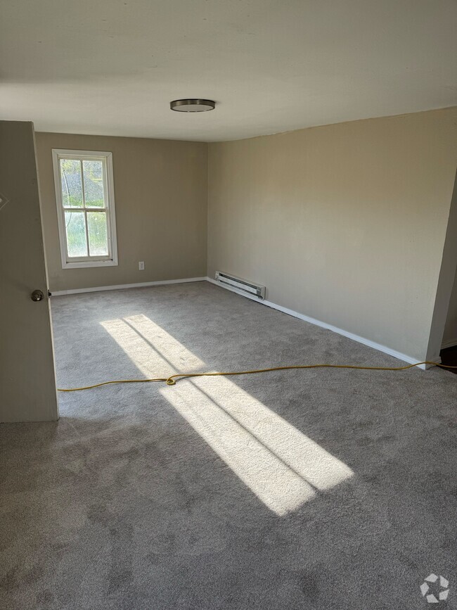 Building Photo - 739 E Maple St Rental