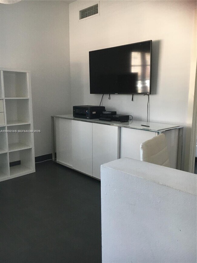 Photo - 1600 Euclid Ave Unit 104