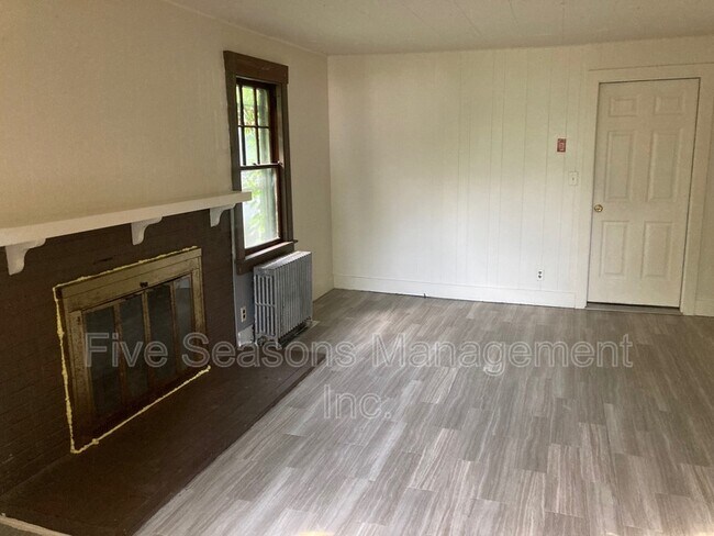 Photo - 370 Riverside Ave