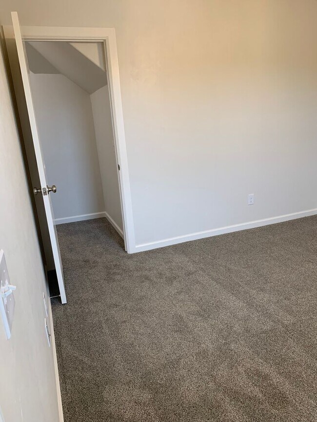 Photo - 3 bedroom, 2.5 bathroom, 2 car garage Gated Neighborhood