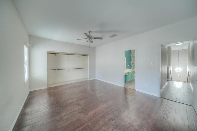Photo - 17583 Red Oak Dr Unit 7583