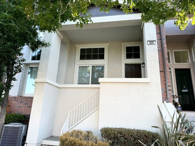 Photo - Perfect Shape Downtown Livermore Townhome ...