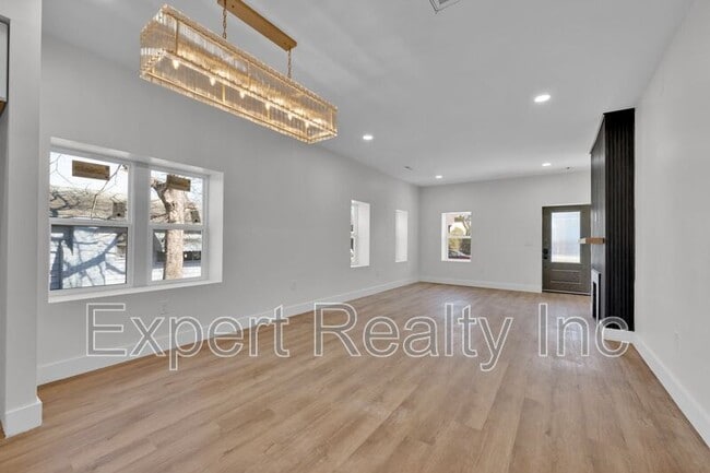 Photo - 1720 34th Pl N