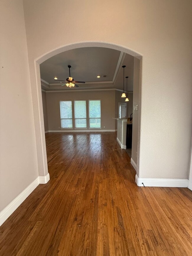 Photo - 3/2/2 - WATER + LAWN CARE Included + COMMUTER FRIENDLY