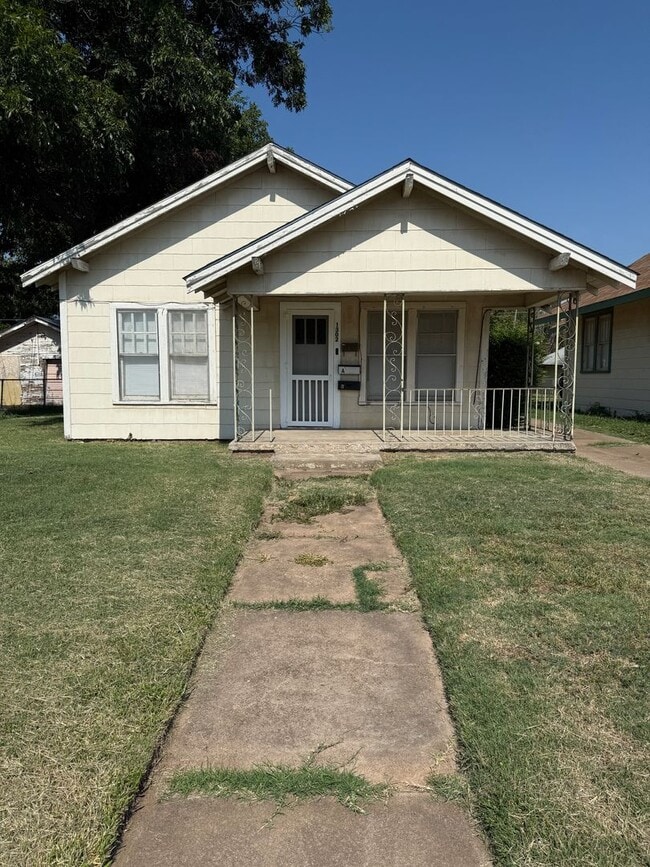 2 Bedroom 1 bath - Water Included - 2 Bedroom 1 bath - Water Included Casa