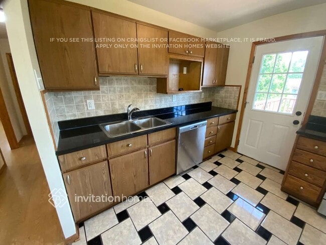 Photo - 327 Hemlock Ave
