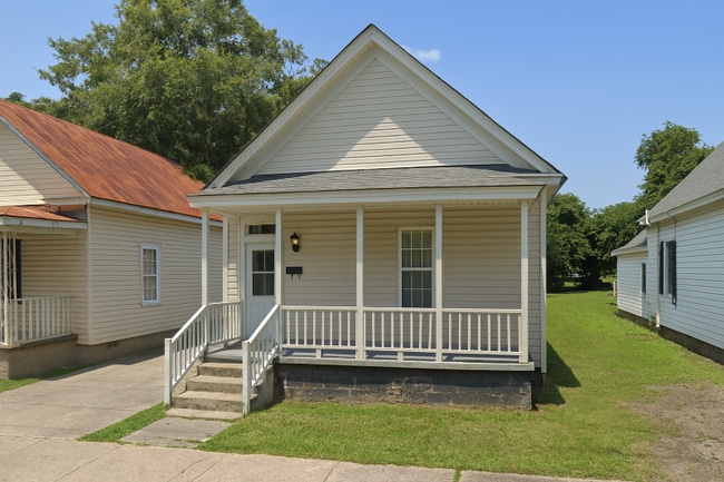 Building Photo - 804 E Caswell St