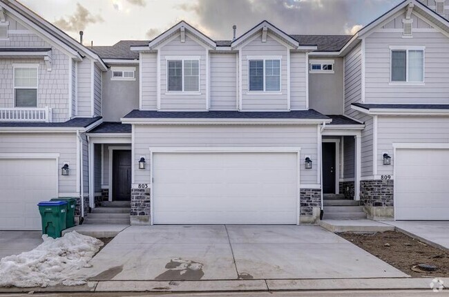 Building Photo - 803 N Hilltop Dr Rental