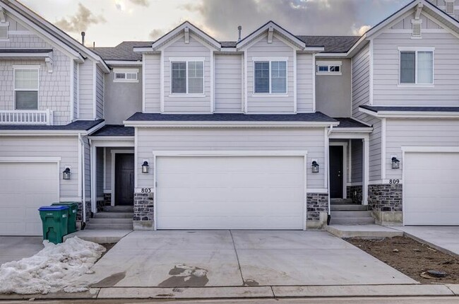 Photo - 803 N Hilltop Dr House