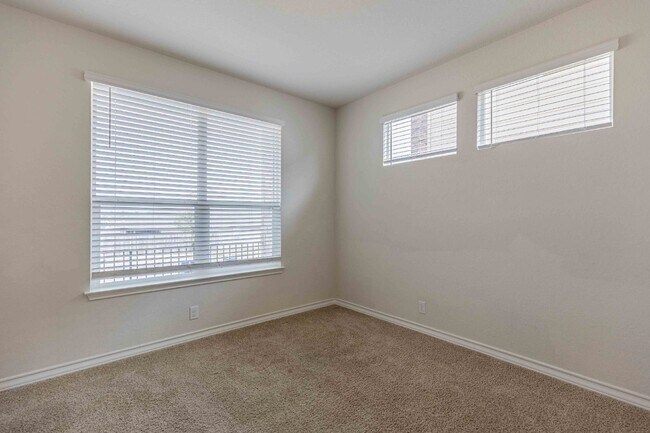 Photo - 216 Country Ml