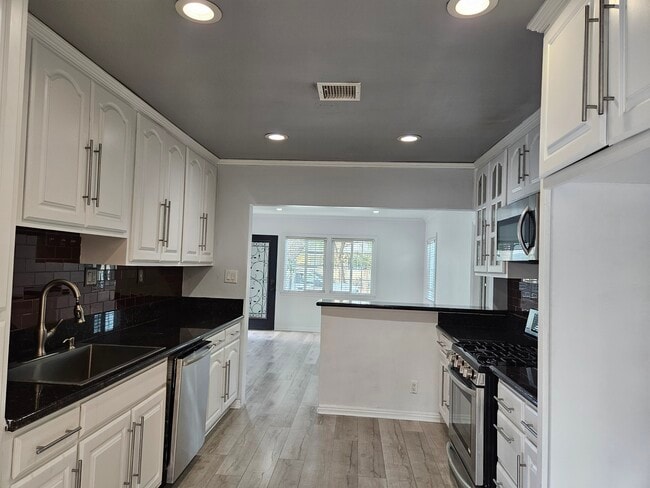 Photo - 8030 Lemona Ave