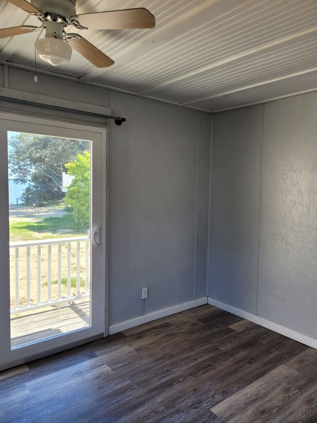 104-C Tolers Ln Unit C
