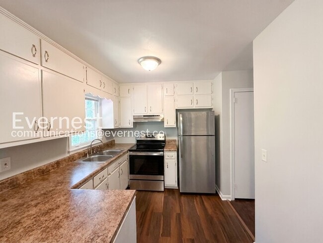 Photo - 605 71st St S