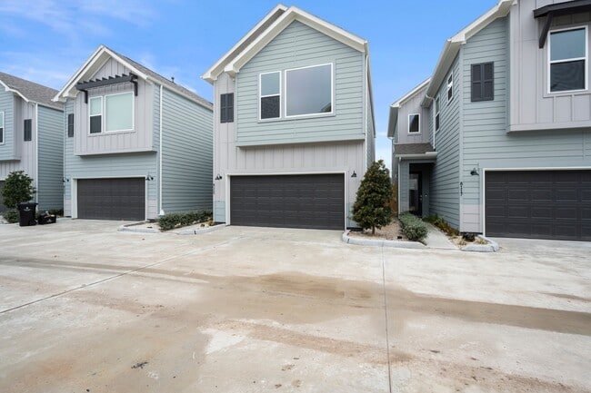 Photo - 8115 Esther Acres Ln