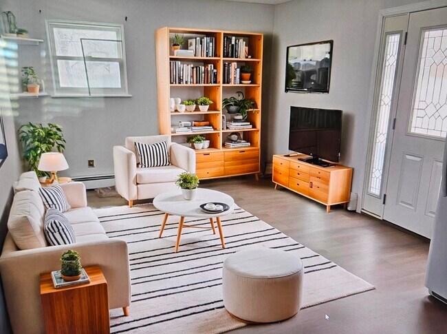 Photo - 247 Bellerose Ave