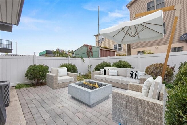 Building Photo - 114 Bleecker St Unit #1