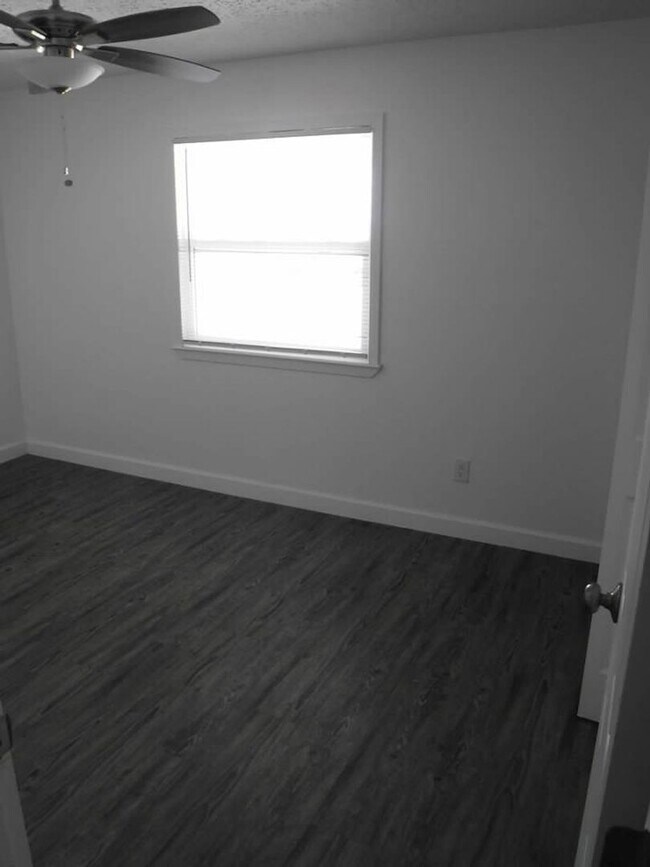 Photo - 1637 N James Ave