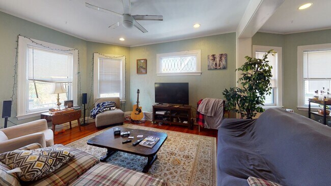 Photo - Charming Coolidge Corner Apt w Heat and Hot Water Inc. Pro Managed