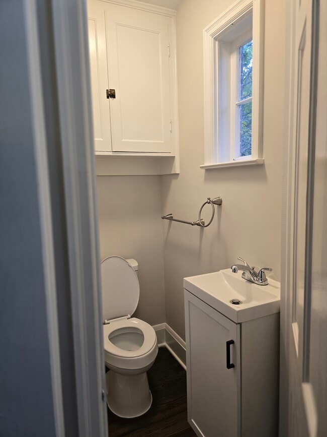 Photo - 308 Eastway Ct