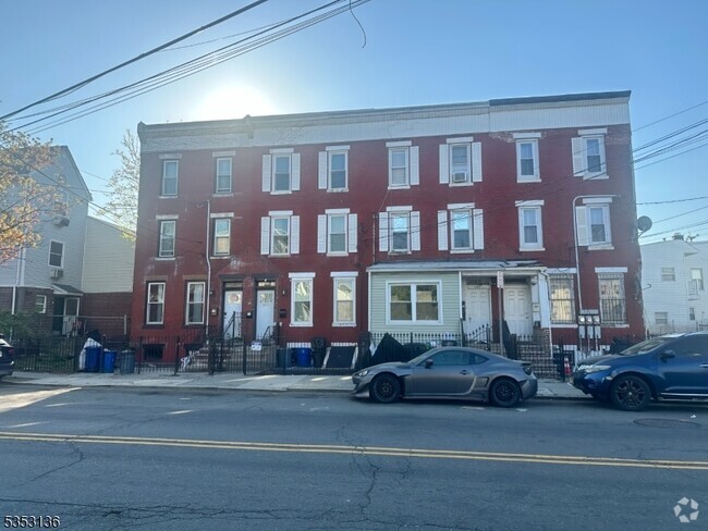Building Photo - 147 Pennsylvania Ave Rental