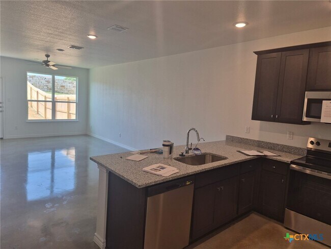 Photo - 3907 American Elm Dr