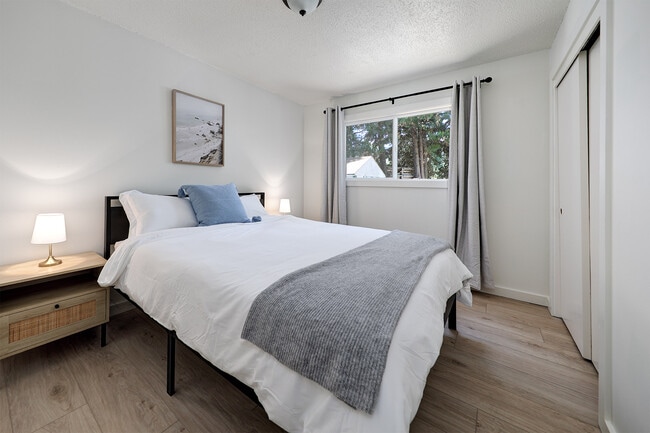 Photo - 11380 SW Greenburg Rd