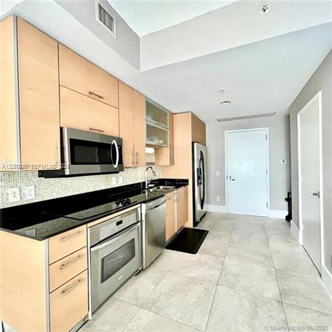 Photo - 60 SW 13th St Unidad 60 SW 13th St # 2002
