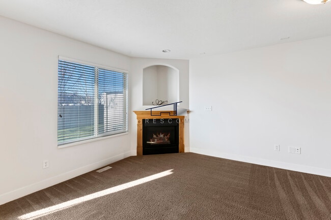 Photo - 1613 N 450 E