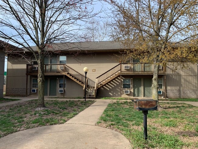 Photo - Lioncrest Apartments Unit 926 N Goetz Blvd #15