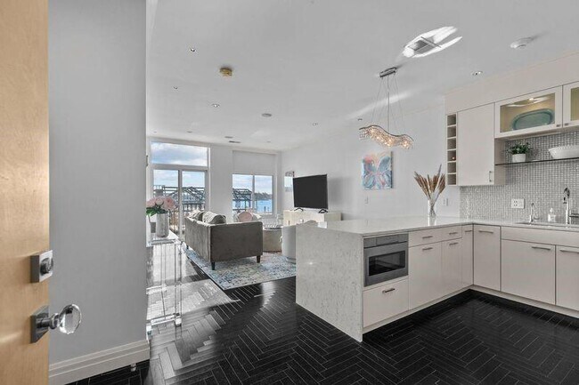 Photo - 1 Commercial Wharf Apartment Unit 63B