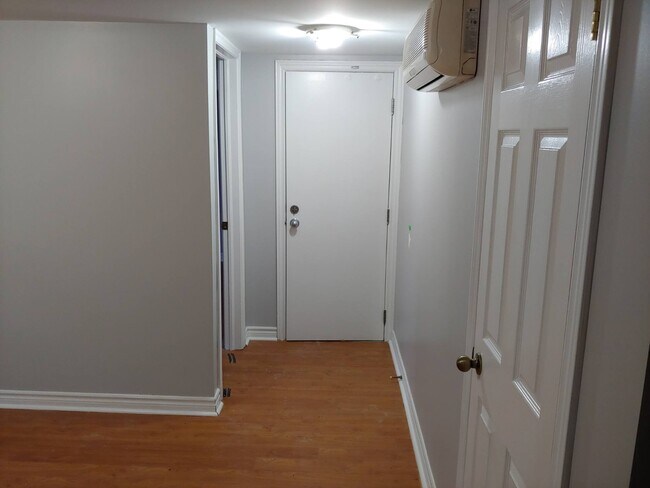 Photo - 347 Queenston St Unité 1