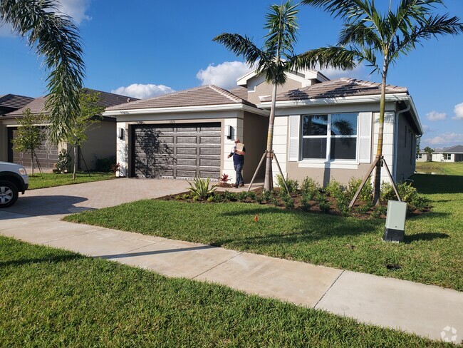 Building Photo - 11826 SW Oceanus Blvd Rental