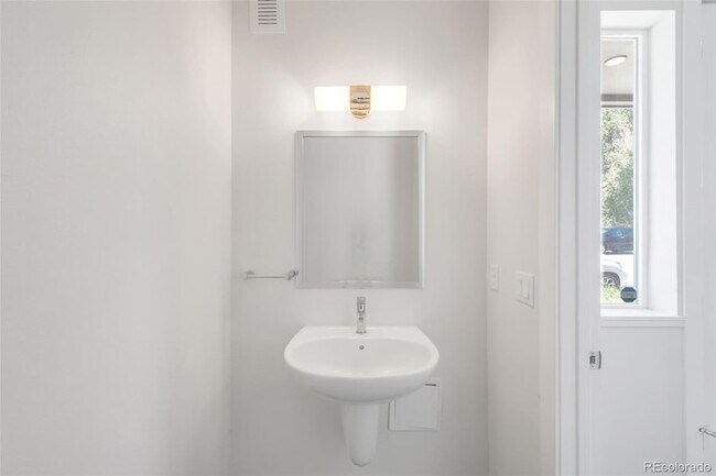 Photo - 2420 Eliot St
